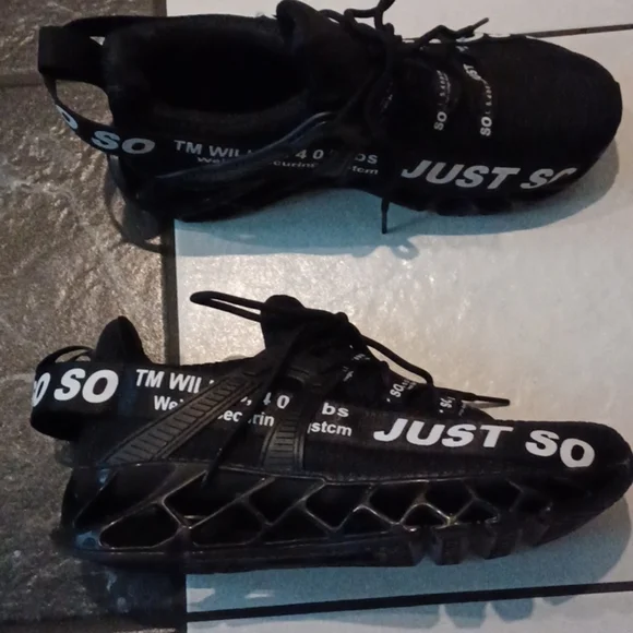 Just So So Athletic Non-Slip Shoe Womens Size EU 39 fits US Size 8 Black/White - Picture 2 of 5